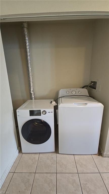 washroom featuring laundry area, light tile patterned flooring, and independent washer and dryer