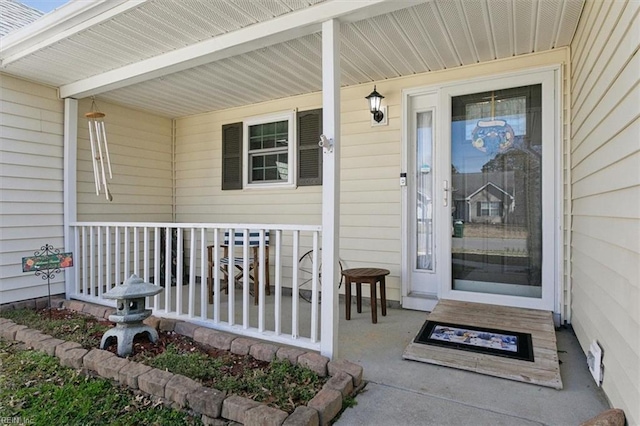 entrance to property featuring covered porch