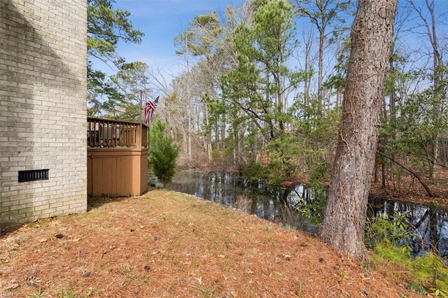 view of yard featuring a water view