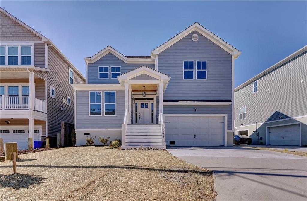 view of front facade featuring a garage and concrete driveway