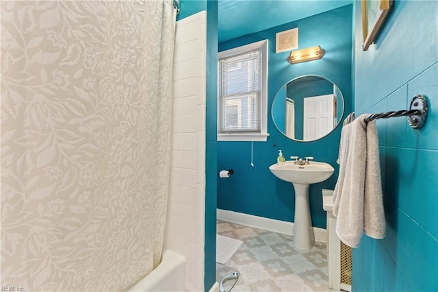 full bathroom with visible vents, shower / bathtub combination with curtain, and baseboards