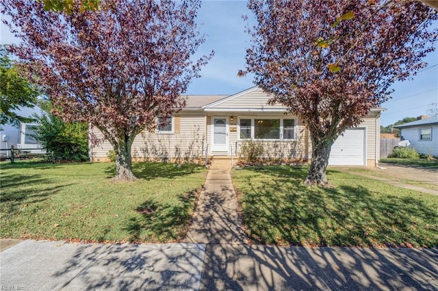 view of front of house featuring a garage, fence, and a front lawn