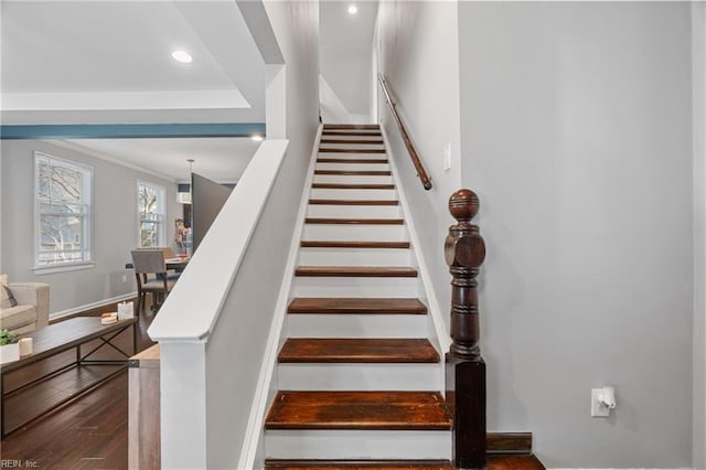 stairway featuring baseboards, ornamental molding, wood finished floors, and recessed lighting