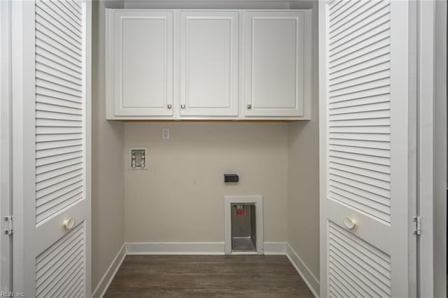 clothes washing area with baseboards, dark wood-style flooring, hookup for a washing machine, and hookup for an electric dryer