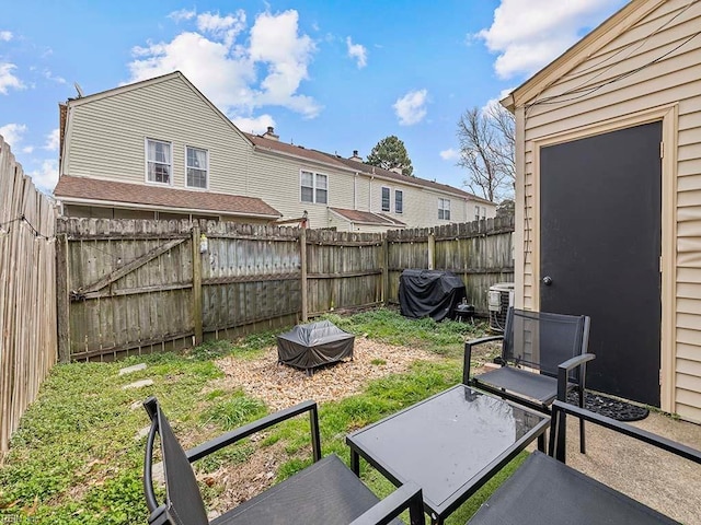 view of yard featuring a fenced backyard