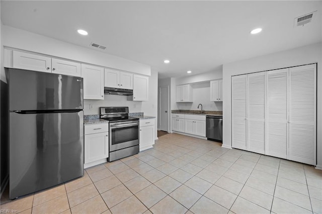 kitchen with under cabinet range hood, stainless steel appliances, a sink, visible vents, and white cabinets