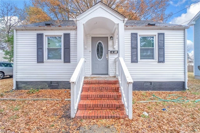 entrance to property with crawl space