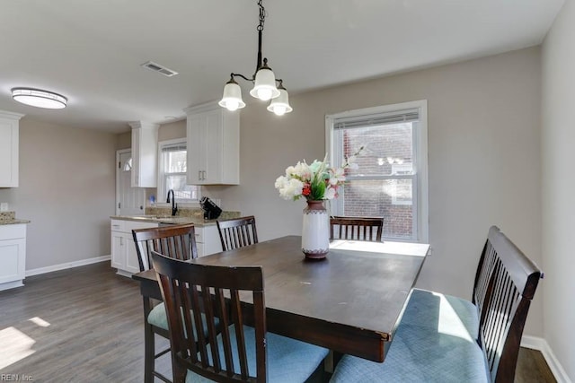 dining room with baseboards, visible vents, and dark wood-style flooring