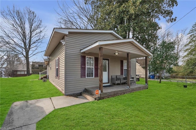 view of front of property featuring a porch and a front yard