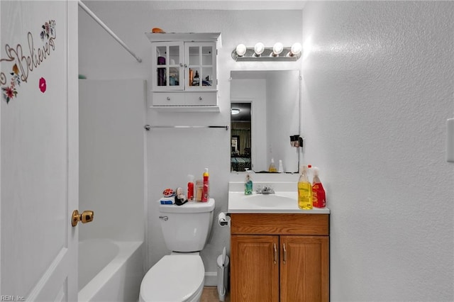 full bath featuring shower / bath combination, a textured wall, vanity, and toilet