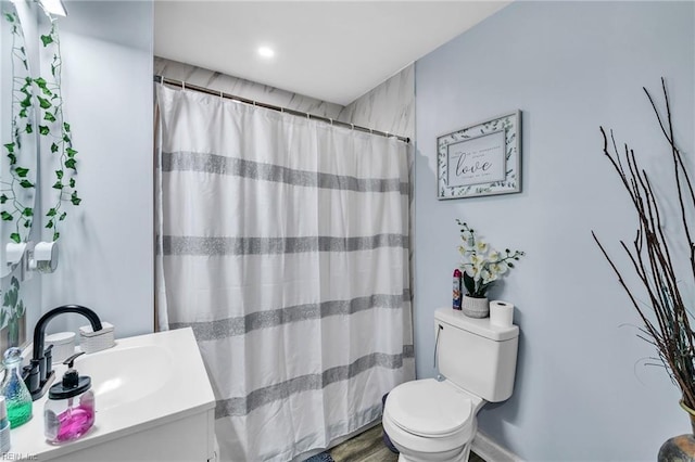 bathroom featuring a shower with curtain, vanity, and toilet