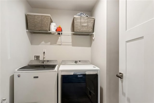 laundry room with laundry area and washer and clothes dryer