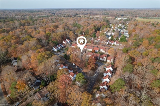 birds eye view of property featuring a forest view