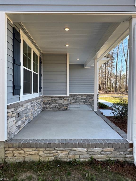view of patio featuring covered porch