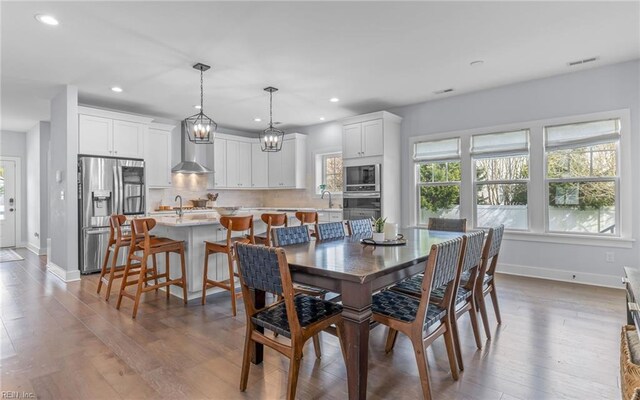 dining space featuring recessed lighting, visible vents, baseboards, and wood finished floors