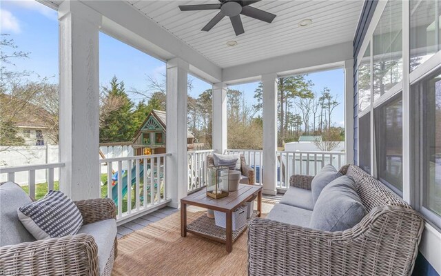 sunroom featuring a ceiling fan