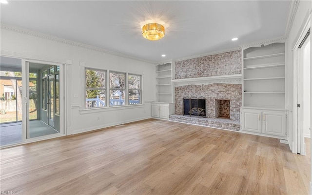 unfurnished living room featuring baseboards, light wood-type flooring, built in shelves, a fireplace, and recessed lighting