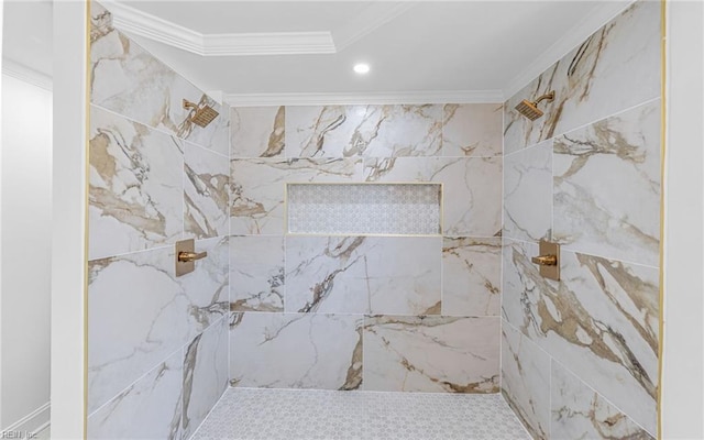 full bath featuring recessed lighting, crown molding, and tiled shower