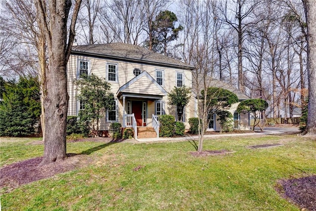 view of front of home with a front lawn