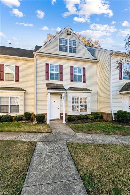 view of front of property with a front lawn