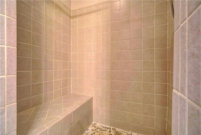 full bath featuring tiled shower