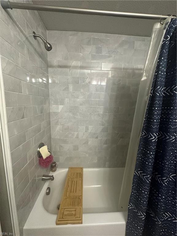 bathroom with shower / bath combo