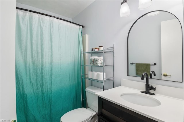 full bathroom featuring toilet, curtained shower, and vanity