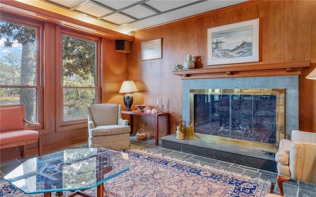 sitting room with a glass covered fireplace