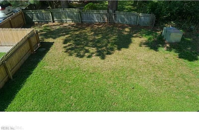 view of yard featuring a fenced backyard