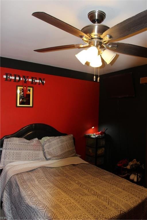 bedroom featuring a ceiling fan