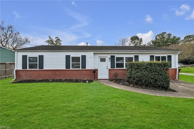 ranch-style home featuring fence, a front lawn, and brick siding