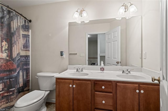 bathroom with curtained shower, a sink, toilet, and double vanity