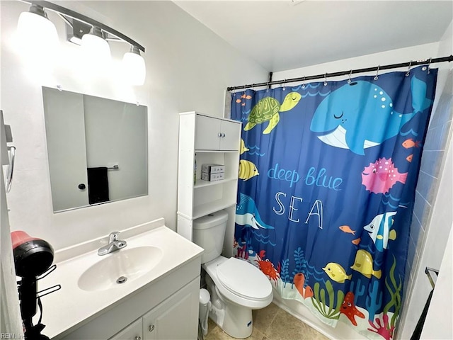 full bathroom featuring toilet, tile patterned flooring, vanity, and a shower with curtain