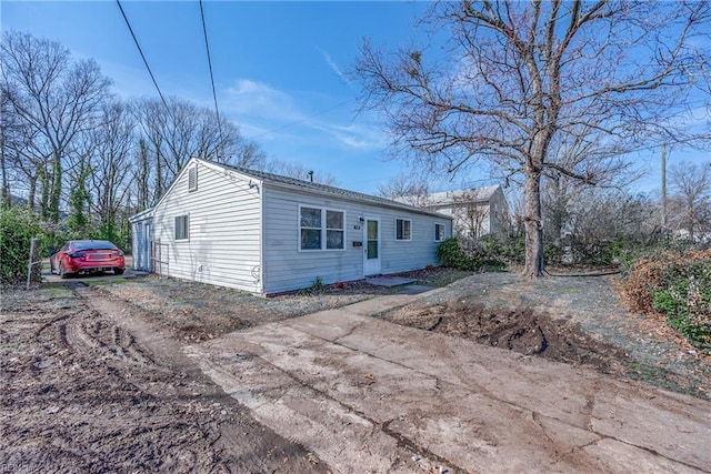 view of front of house featuring driveway