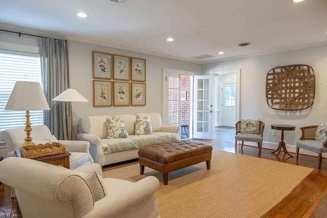 living area featuring visible vents, ornamental molding, wood finished floors, and recessed lighting