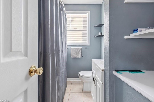 full bath featuring baseboards, a shower with shower curtain, toilet, tile patterned floors, and vanity