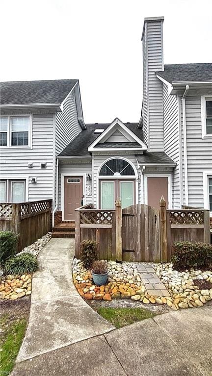 view of front of property featuring fence