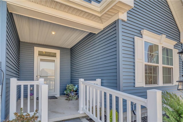 property entrance featuring a porch