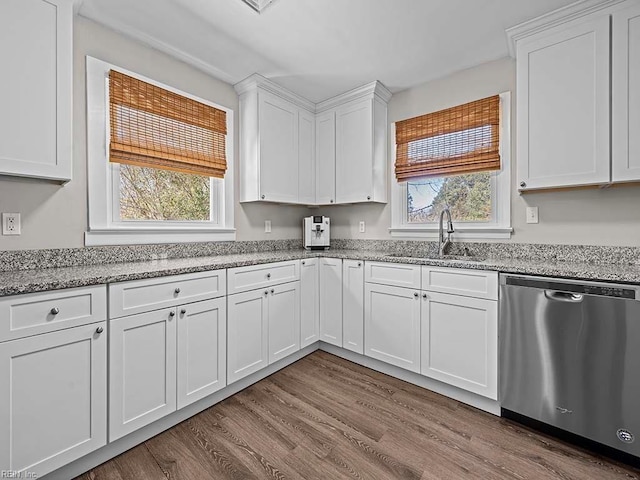 kitchen featuring a sink, a healthy amount of sunlight, dishwasher, and wood finished floors