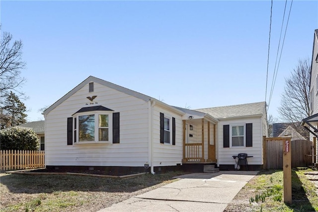 view of front of property featuring crawl space and fence