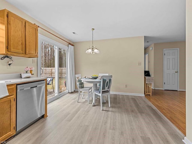 dining room with a chandelier, visible vents, light wood-style flooring, and baseboards