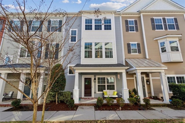 multi unit property featuring a porch