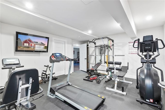 exercise room featuring baseboards