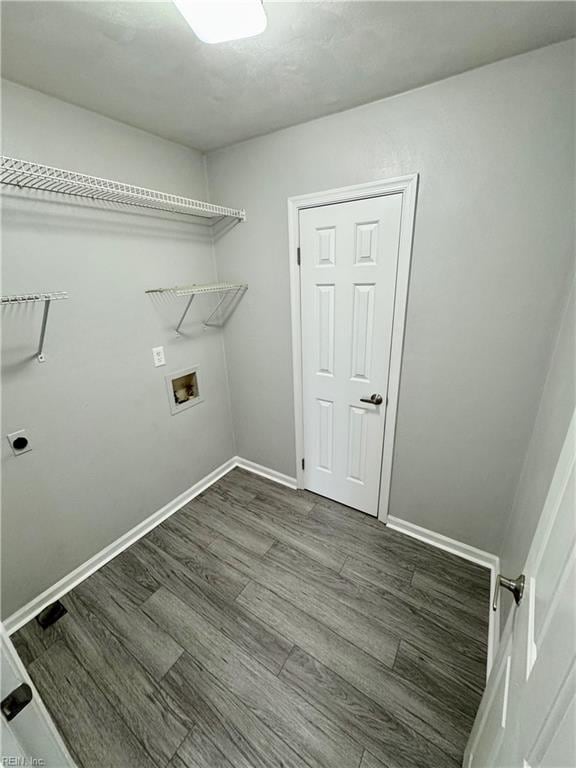 clothes washing area featuring baseboards, laundry area, dark wood-style flooring, and washer hookup