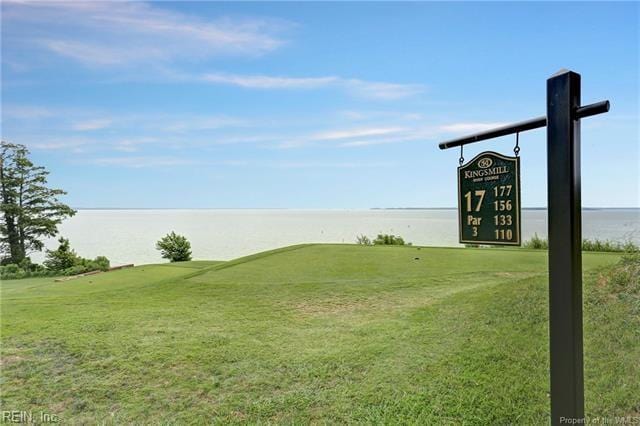 view of yard featuring a water view