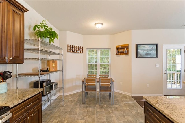 dining space with visible vents and baseboards