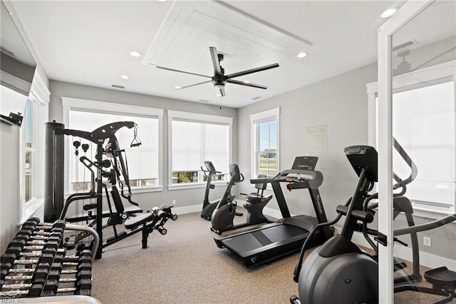 exercise room featuring baseboards, visible vents, ceiling fan, and recessed lighting