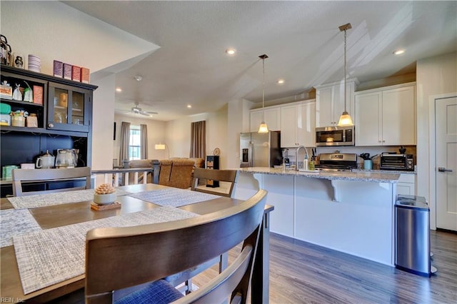 dining area featuring ceiling fan, dark wood-style flooring, and recessed lighting