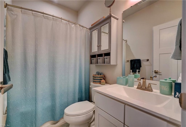 full bath with curtained shower, vanity, and toilet