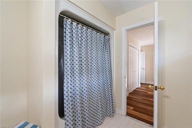 bathroom with baseboards